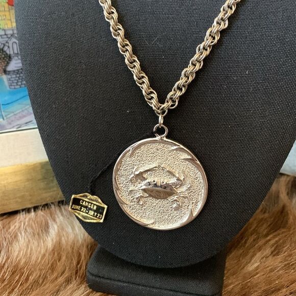 1970’s Vintage Dual Link Silver Tone Zodiac Cancer Crab Necklace - Picture 3 of 9